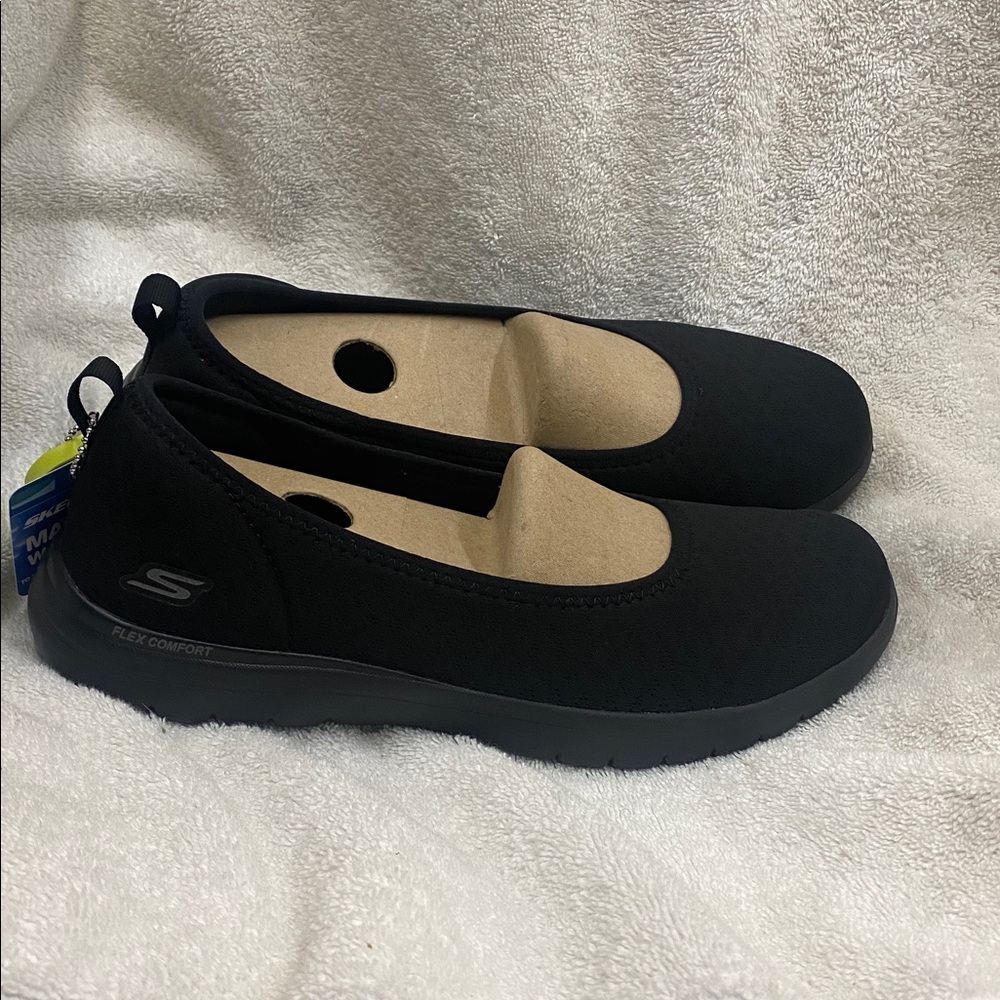 NWT Black Skechers on-the-go Ultra Go Cushioning Women’s Slip-on Shoes Size 9.5